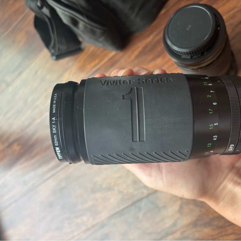 Canon T90 Camera Bag with Lenses - Picture 6 of 11